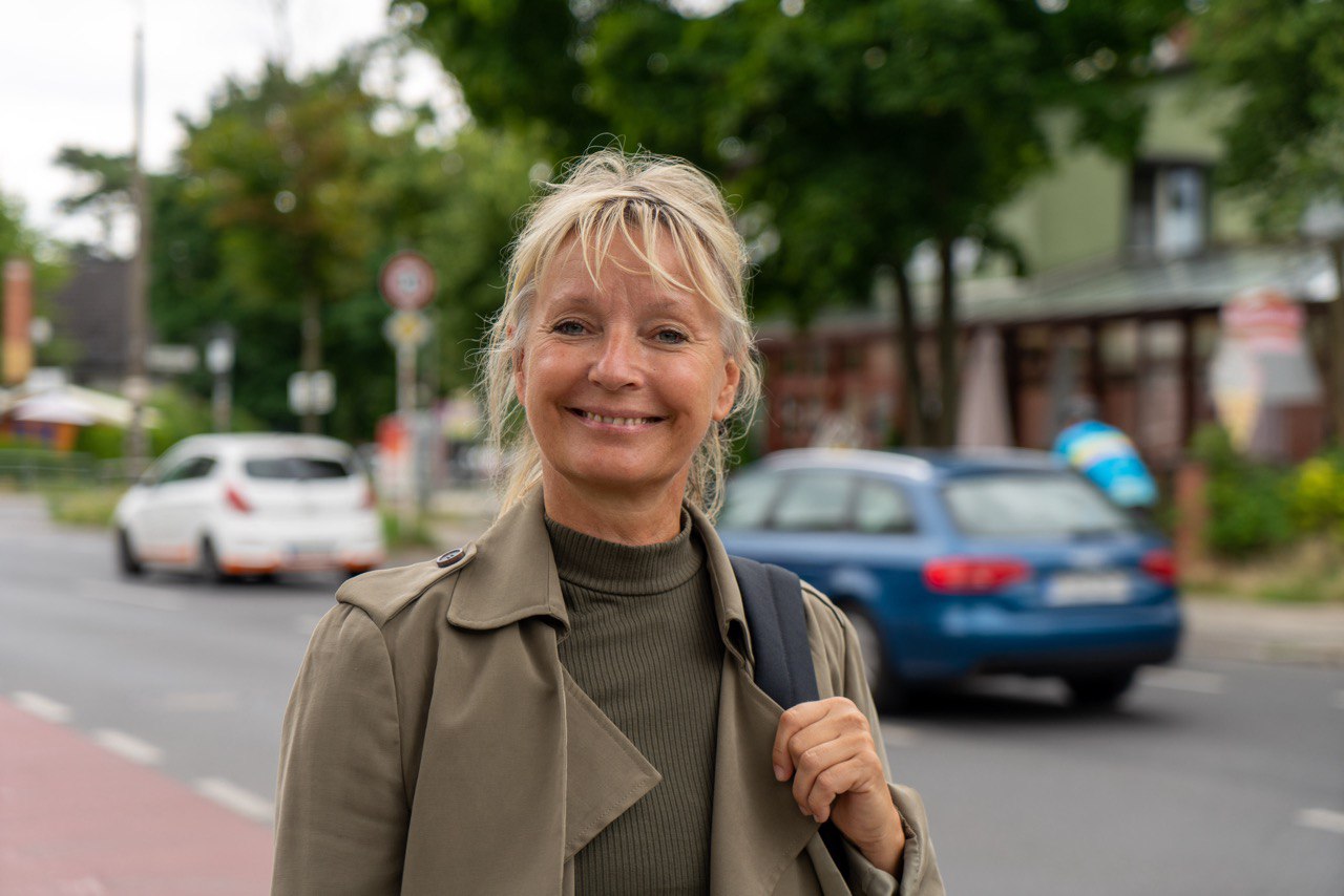 Dunja Wolff, Mitglied des Abgeordnetenhauses, unterwegs in Ihrem Bezirk, Treptow-Köpenick.